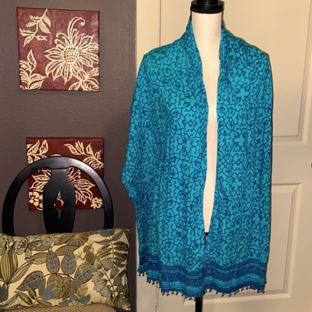 Beautiful Blue/Green Patterned Scarf with Gold Sparkles